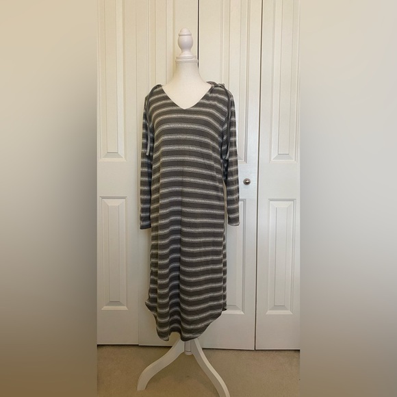 Max Studio Sleepwear Grey and White Striped Women’s Nighty With Hood Size M - Picture 1 of 4